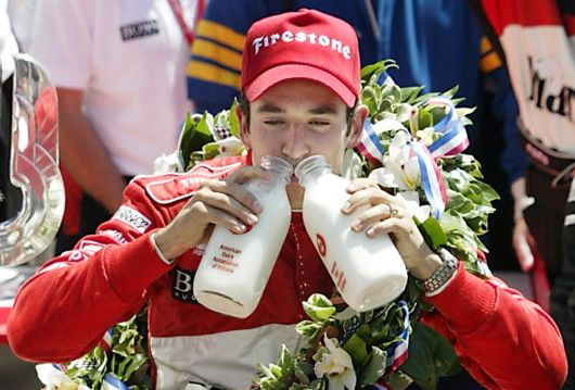 helio-castroneves-milk1