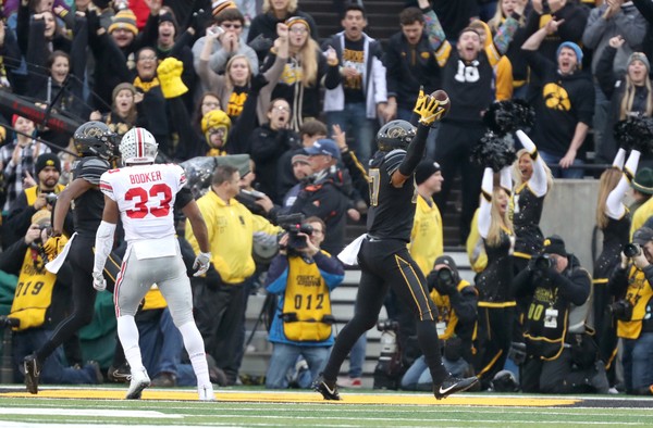 ohio-state-buckeyes-vs-iowa-hawkeyes-2e0a741010b4c78d